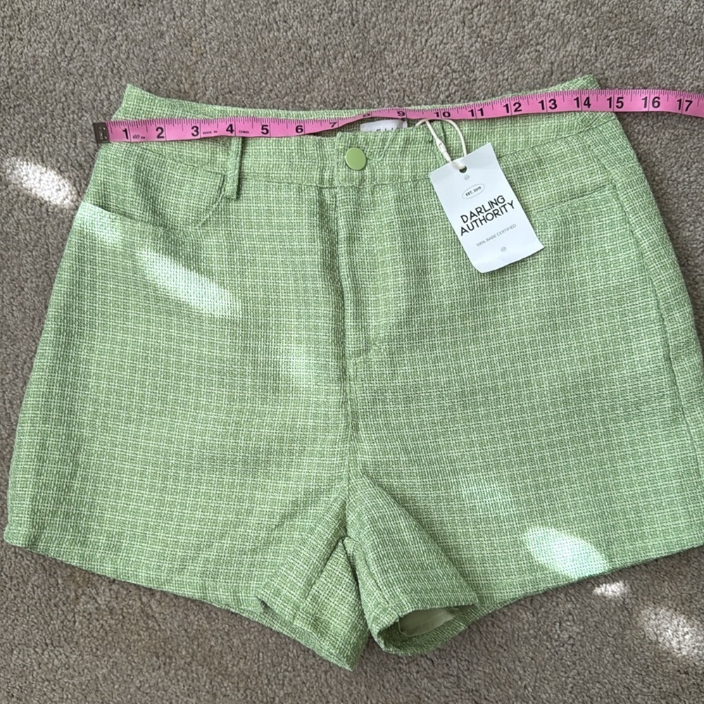Le Lis High Waist Green Shorts with Tailored Look - Picture 6 of 8